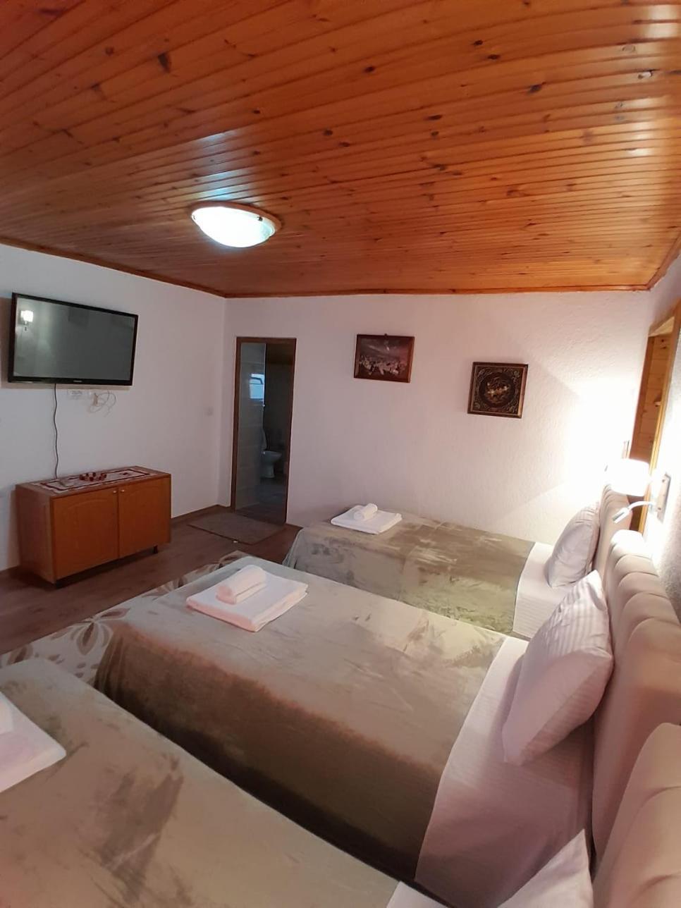 Guest House Ejona Gjirokaster Luaran gambar