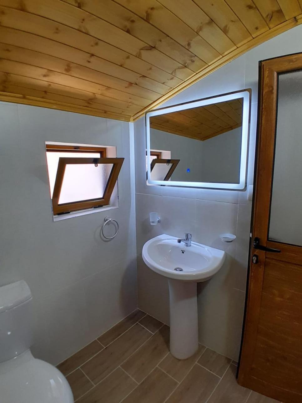 Guest House Ejona Gjirokaster Luaran gambar