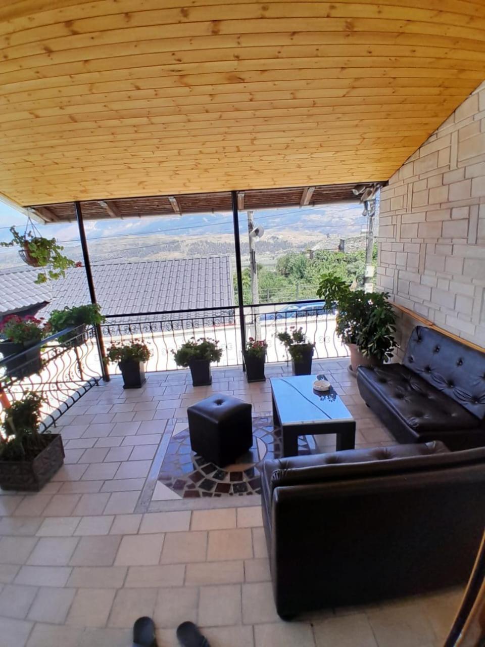 Guest House Ejona Gjirokaster Luaran gambar