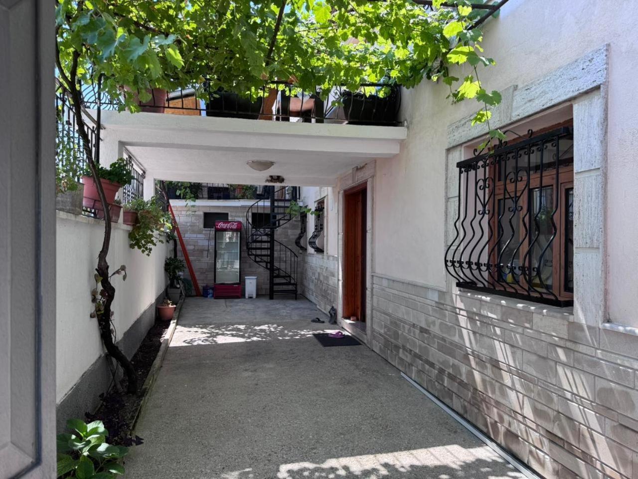 Guest House Ejona Gjirokaster Luaran gambar