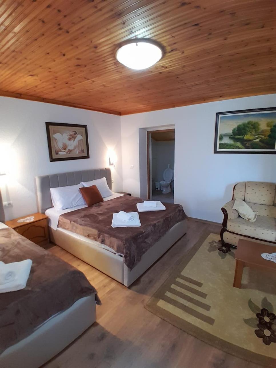 Guest House Ejona Gjirokaster Luaran gambar